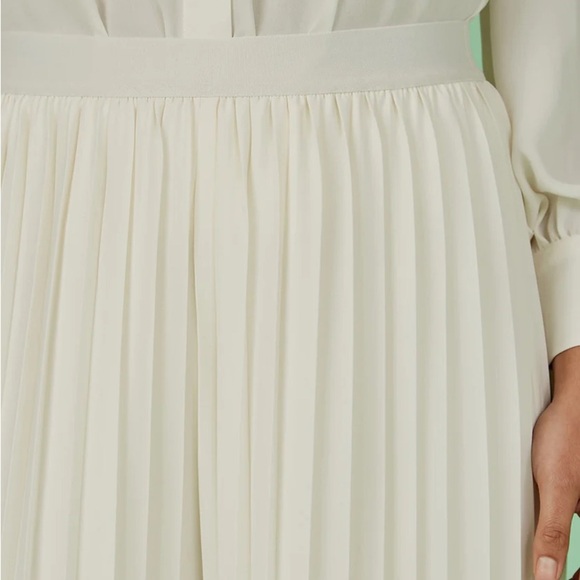 ModCloth Accordion Pleated Ivory Culottes Cropped Pants Sz Medium - Picture 2 of 4